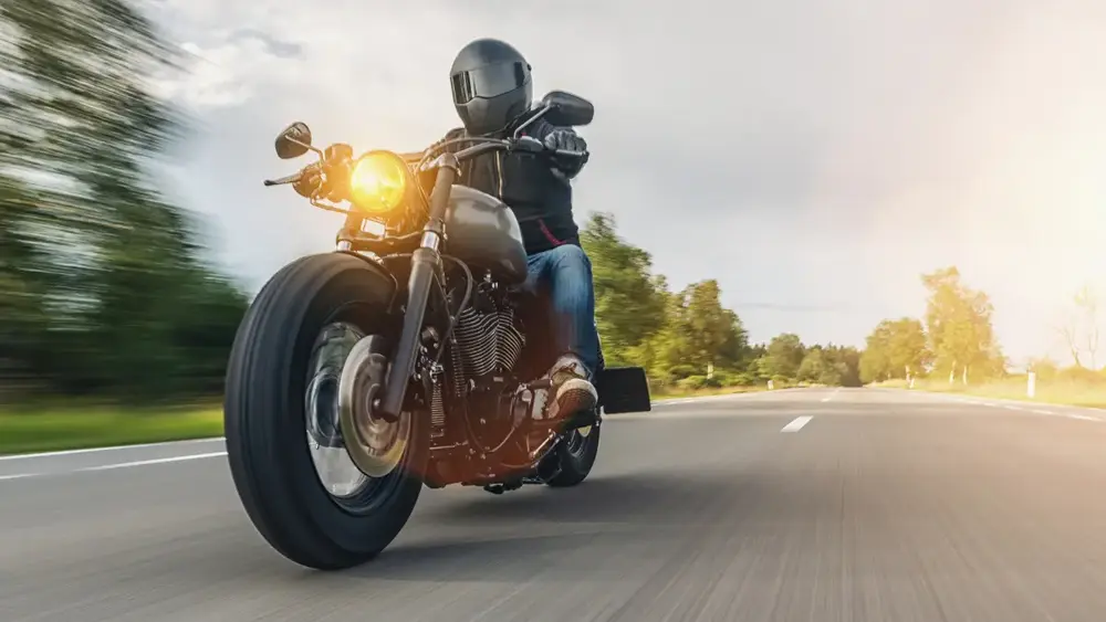 Andar de moto prejudica a coluna